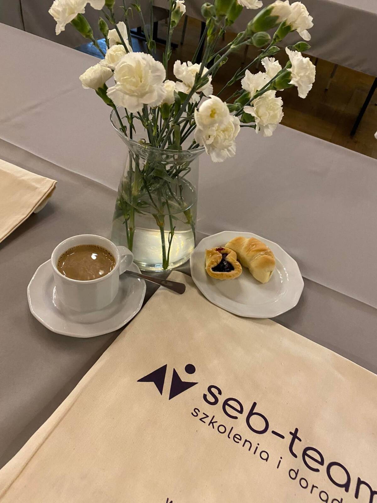 Warsztaty florystyczne- terapia poprzez sztukę – szkolenie.